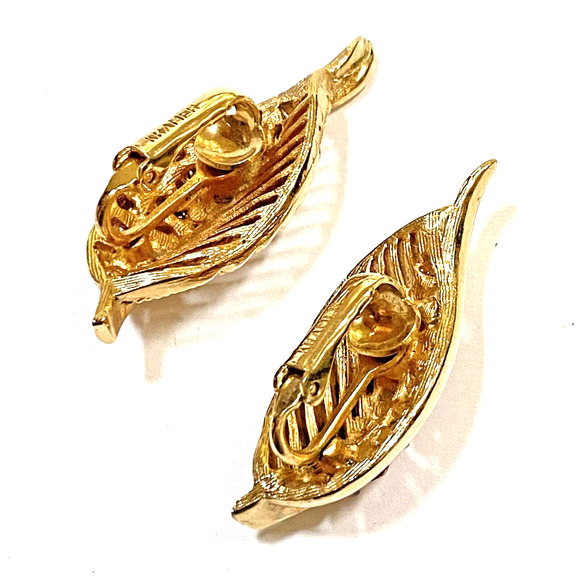 Vintage Kramer Gold filigree & Pink rhinestone Clip On Earrings Leaf Shapes - Picture 3 of 6